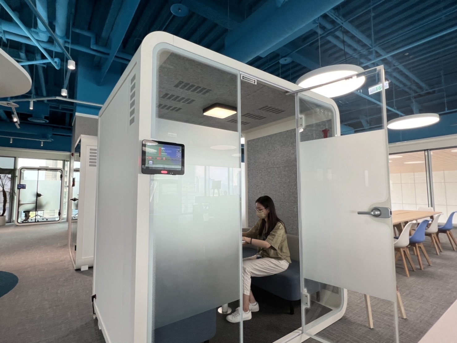 BG真人高雄據點的智慧行動辦公艙，展現BG真人在面板以外的研發應用軟實力